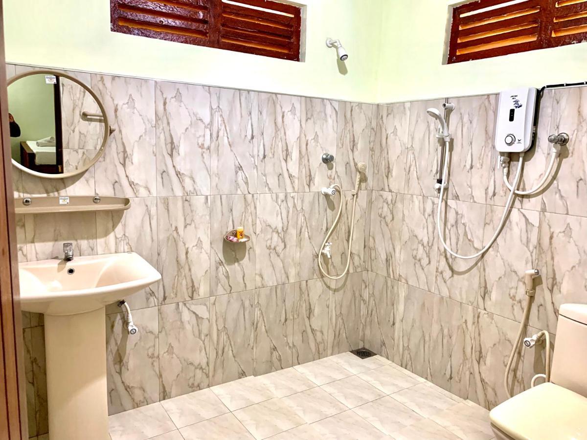 Walawa Blue Sapphire Hotell Udawalawe Exteriör bild