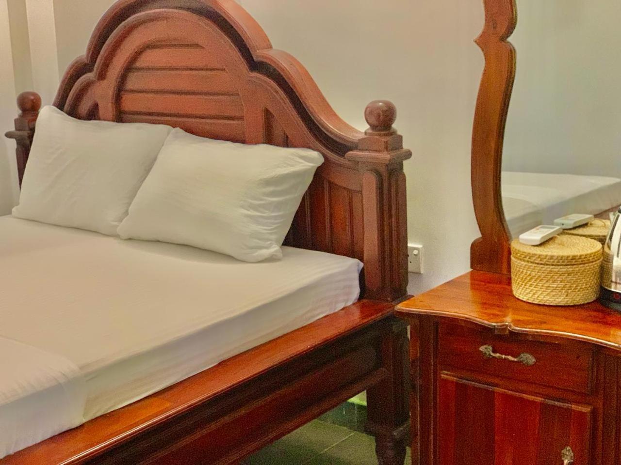 Walawa Blue Sapphire Hotell Udawalawe Exteriör bild