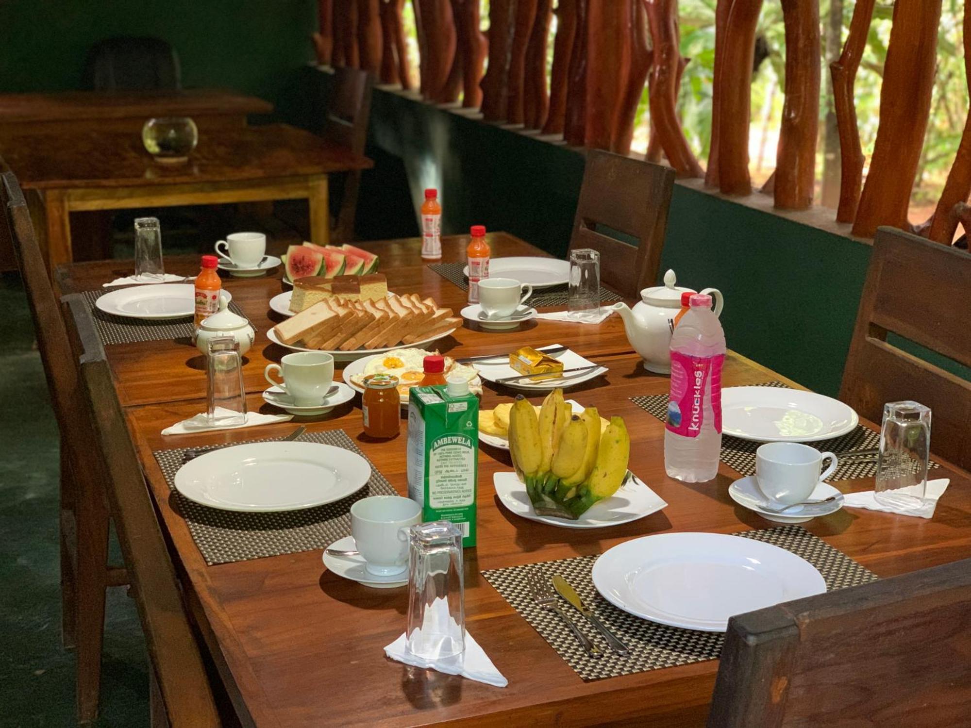 Walawa Blue Sapphire Hotell Udawalawe Exteriör bild