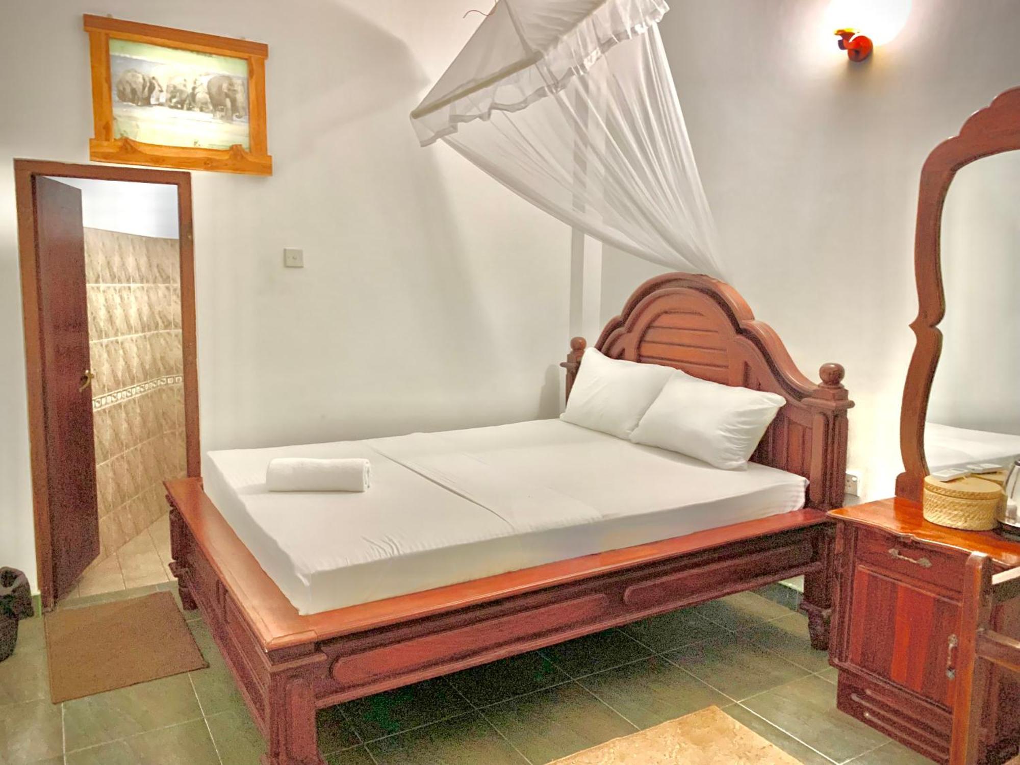 Walawa Blue Sapphire Hotell Udawalawe Exteriör bild
